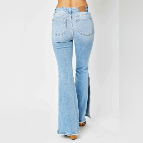 New Launch!! Judy Blue Full Size Mid Rise Raw Hem Slit Flare Jeans 20% OFF - Picture 3 of 4